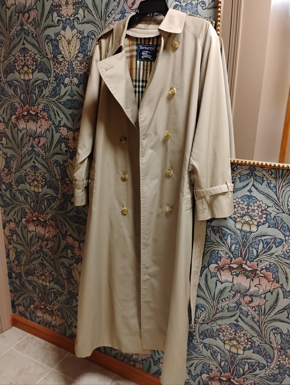 Vintage Burberry Classic Beige Double-Breasted Trench Coat, With Removable Liner